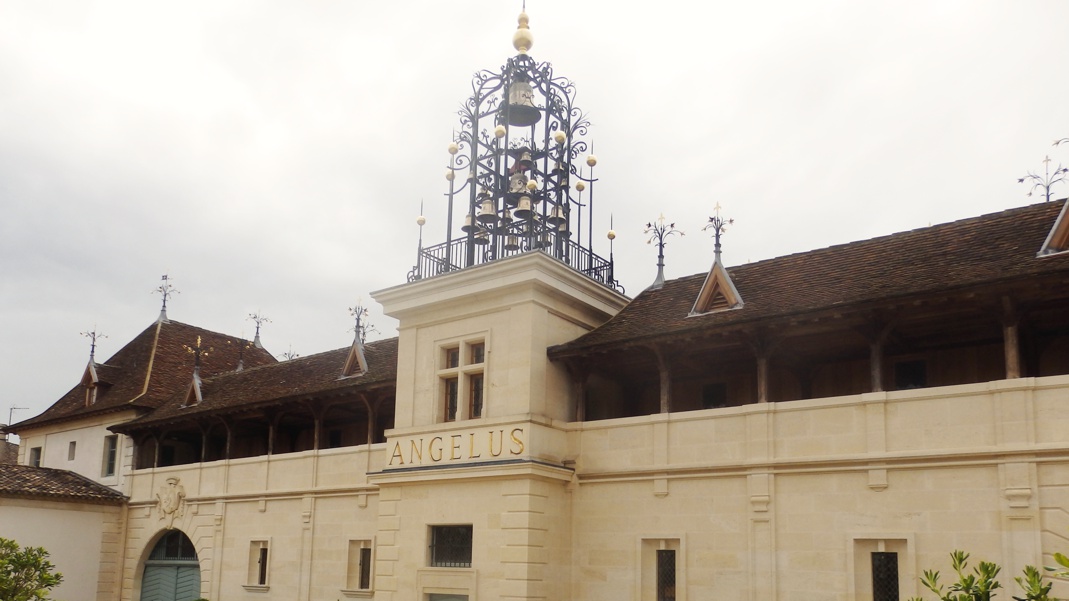 chateau-angelus-building-bells-7deci